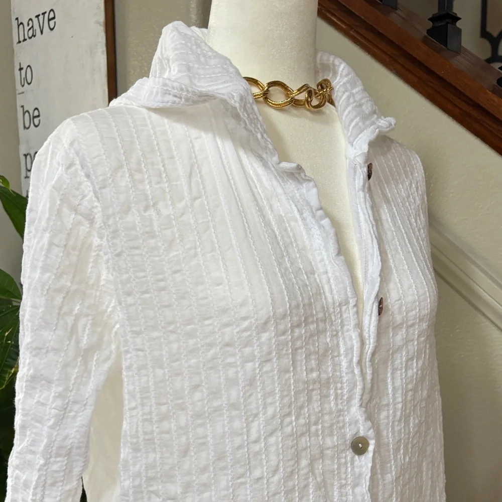White Textured effortless Button-Up Shirt / Cover Up w Hoodie 🤩 - Picture 7 of 12